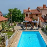 Giovanna Villa *